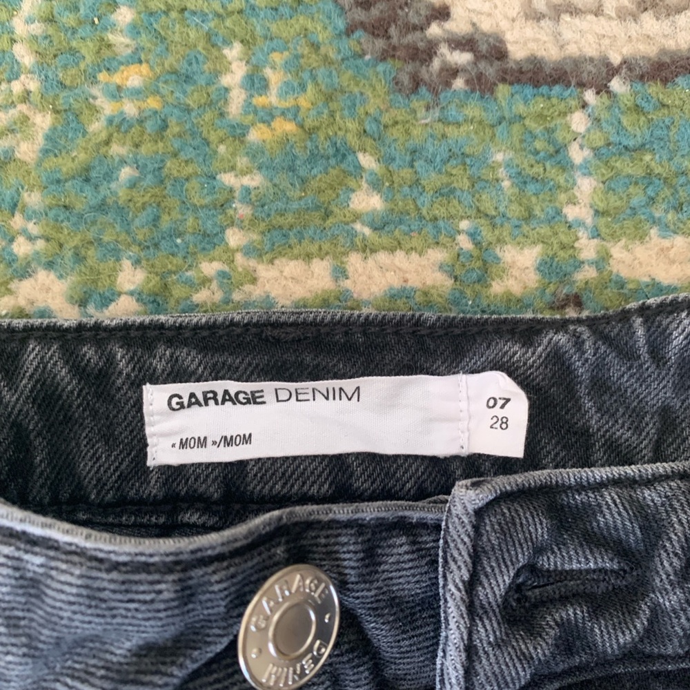 American Eagle mom jeans. Super comfy and great for everyday wear. - Picture 1 of 2